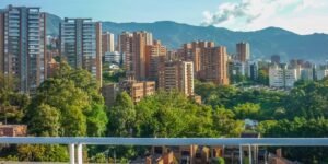 Lee más sobre el artículo Descubre El Poblado: área exclusiva y vibrante de Medellín